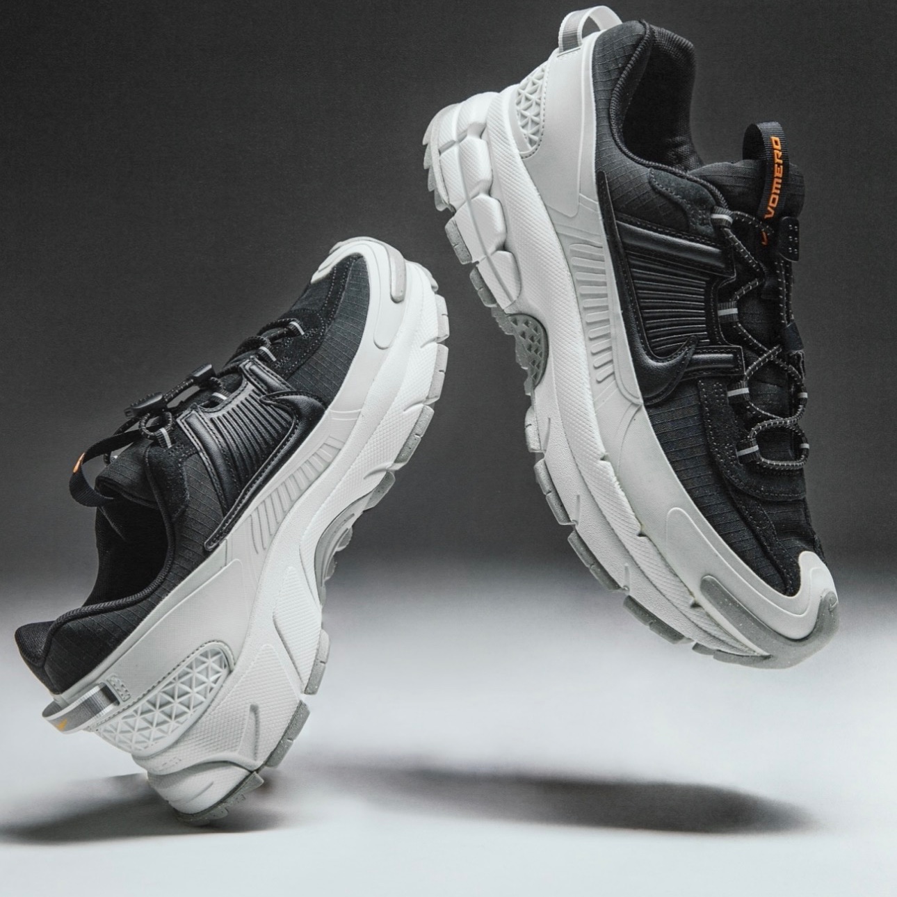 Кросівки Nike Zoom Vomero Roam MenS Winterized Shoes White/Black чоловічі чорно-білі FV2295-001